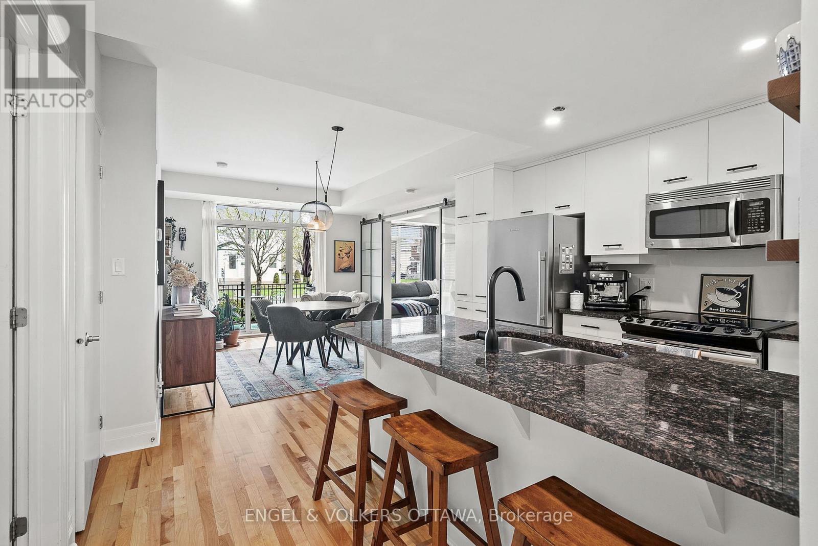 Property Photo: 950 Marguerite Avenue 107 ON K1K 3T8