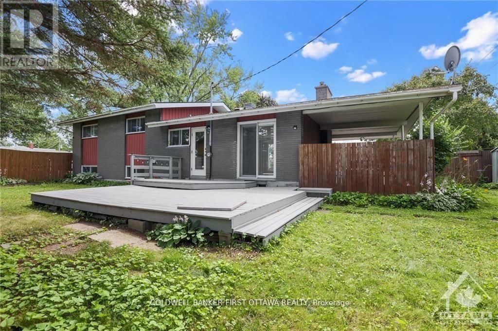 Property Photo: 27 Hogan Street ON K2E 5E8