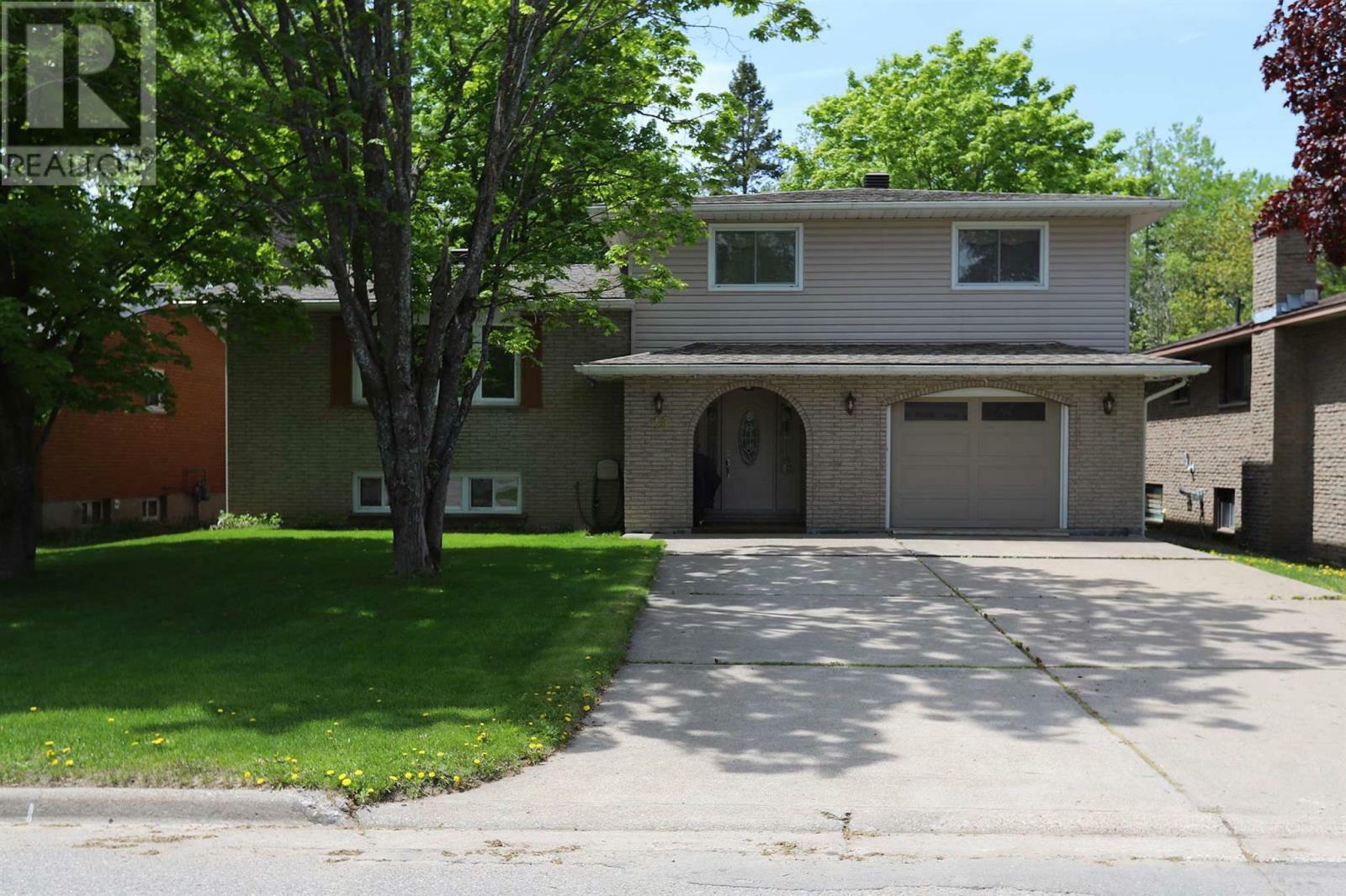 15 Westridge Rd  Sault Ste. Marie ON P6C 5Y4 photo