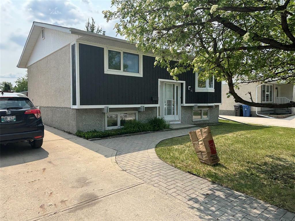 Property Photo: 126 Cartwright Road MB R2P 0R9
