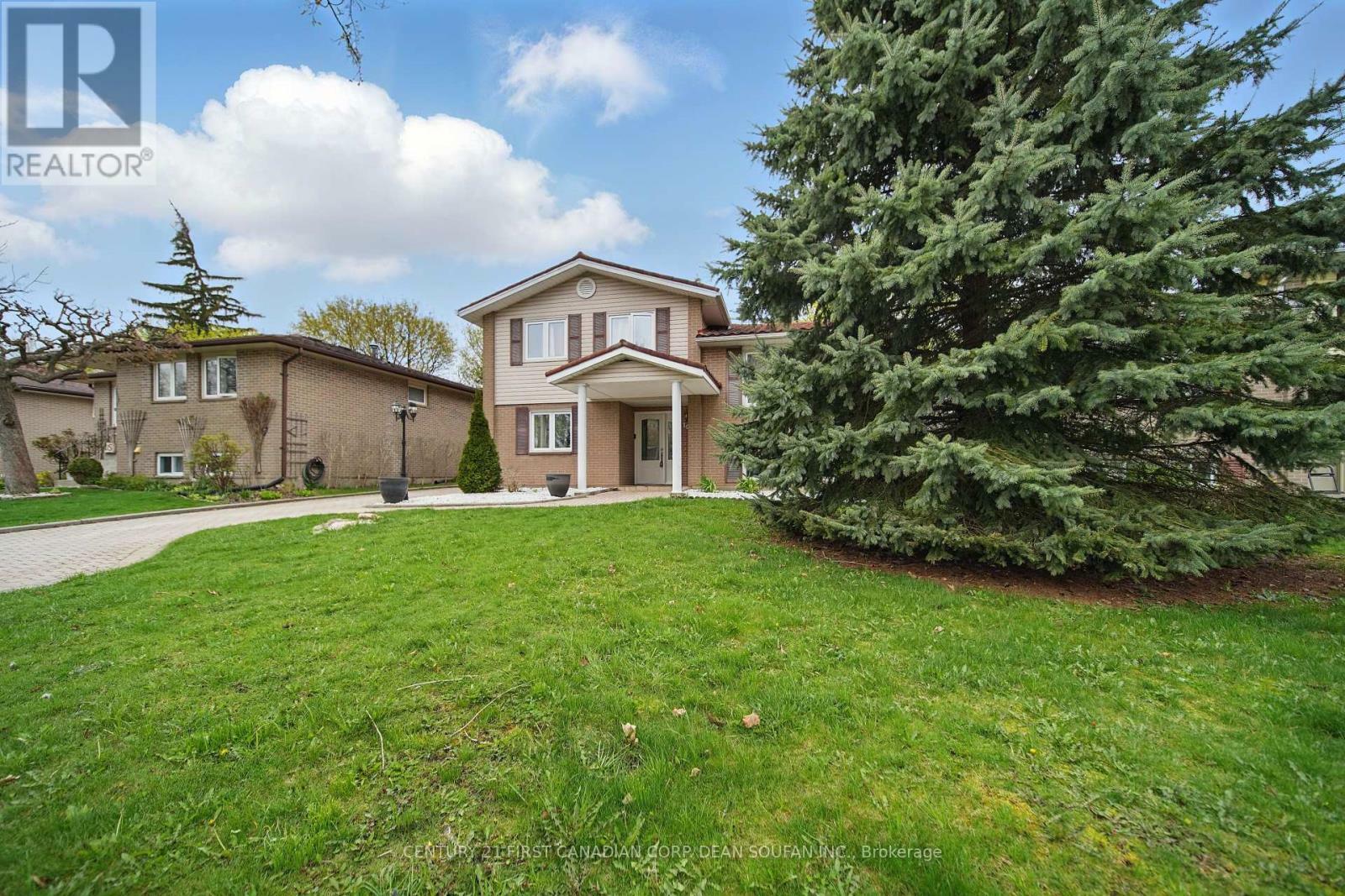 Property Photo: 104 Antrim Crescent ON N6E 1G8