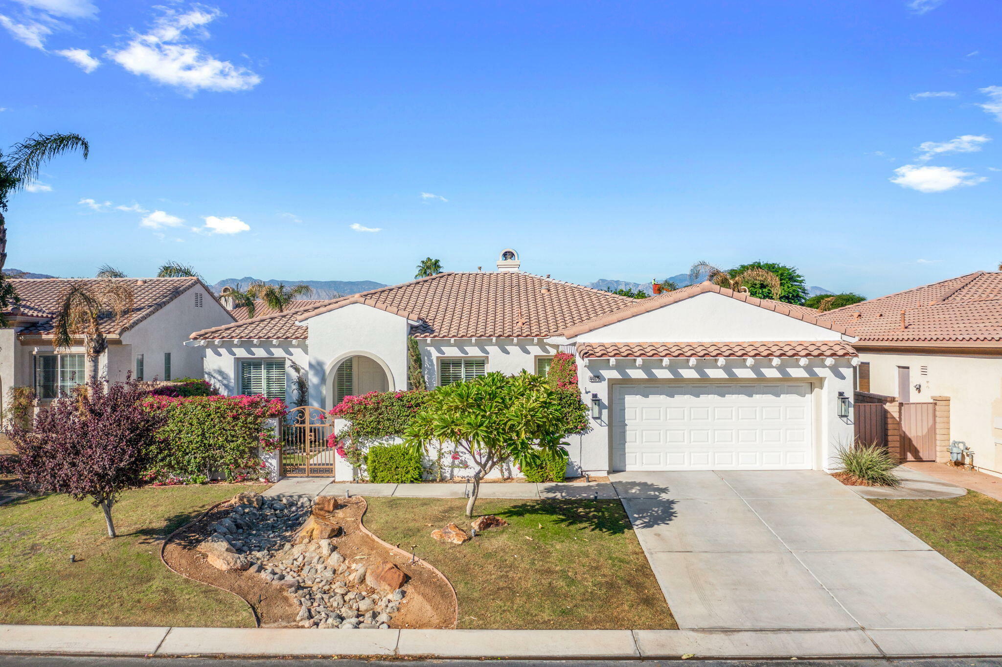 Property Photo: 44875 Via Catalina CA 92253