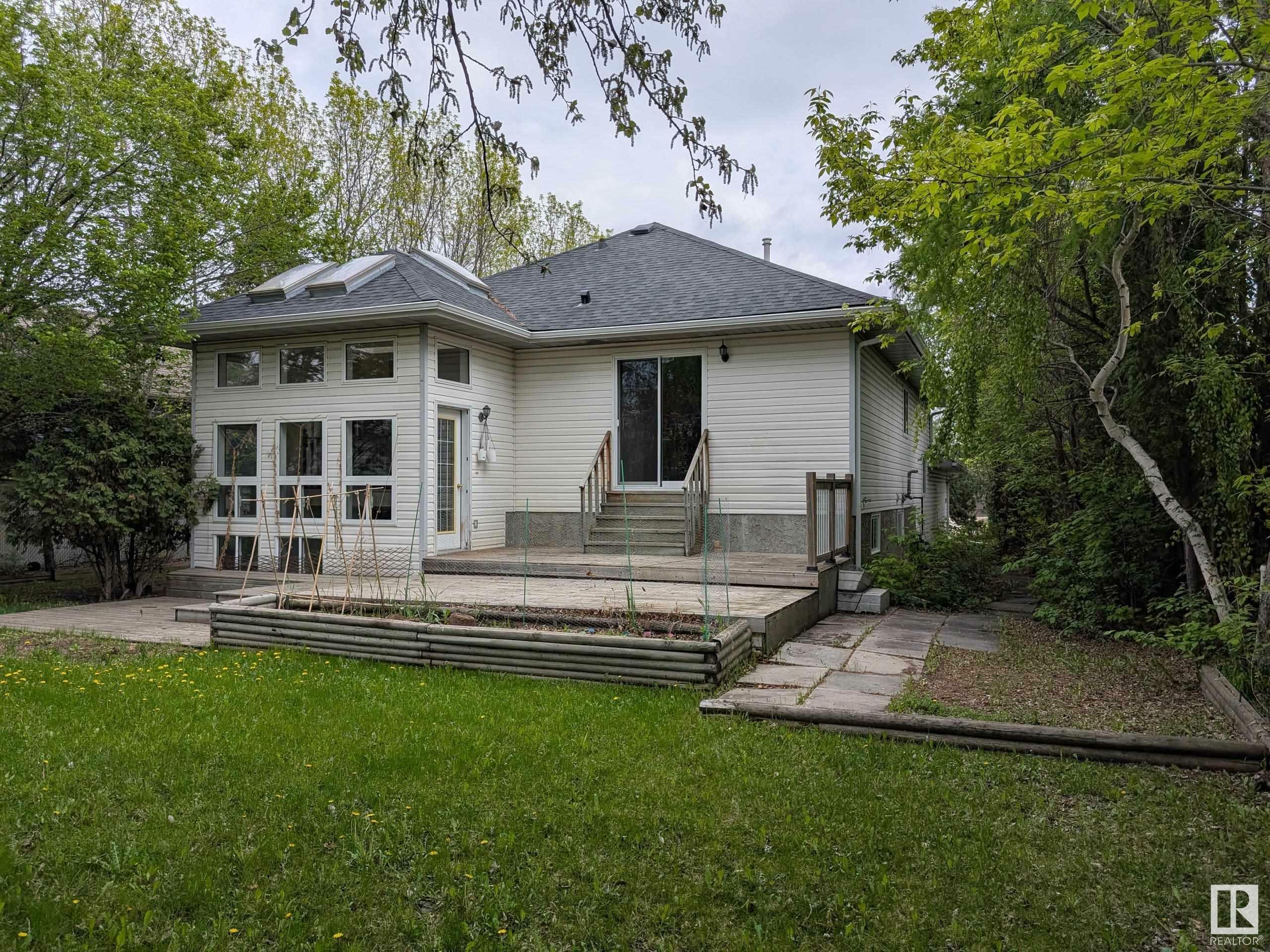 Property Photo: 221 Grandin Drive AB T8R 1H6