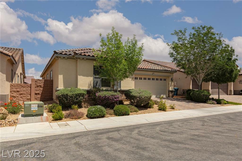 Property Photo: 3084 Porte La Paz Avenue NV 89044