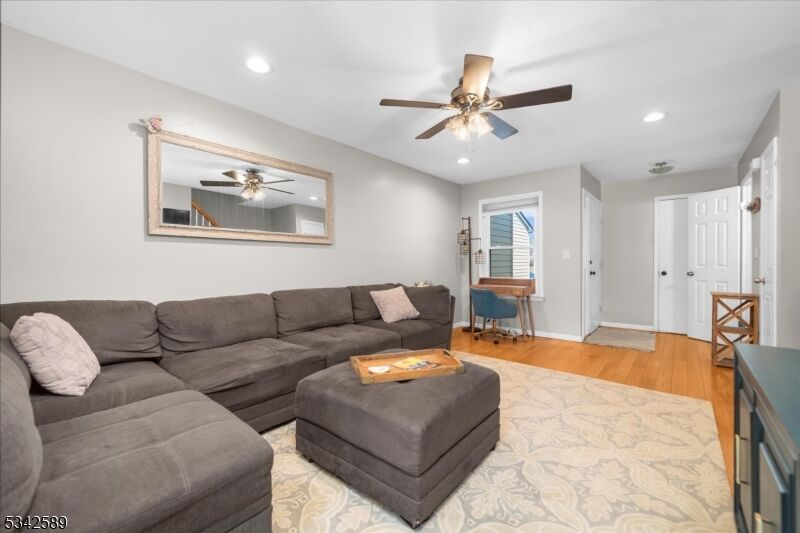 Property Photo:  424 Willow Ct  NJ 08822 