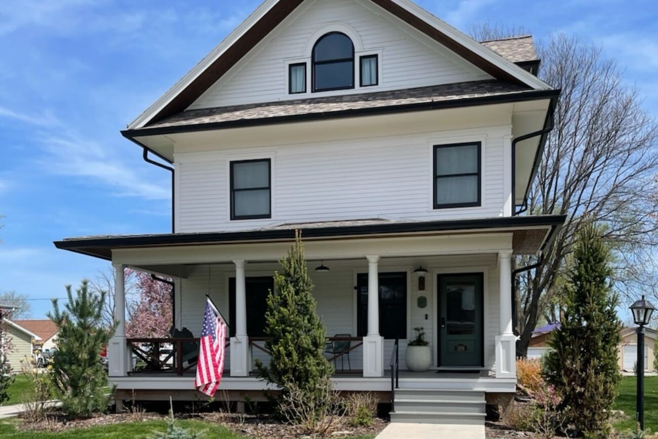 Property Photo: 306 N 1st Avenue IA 50124