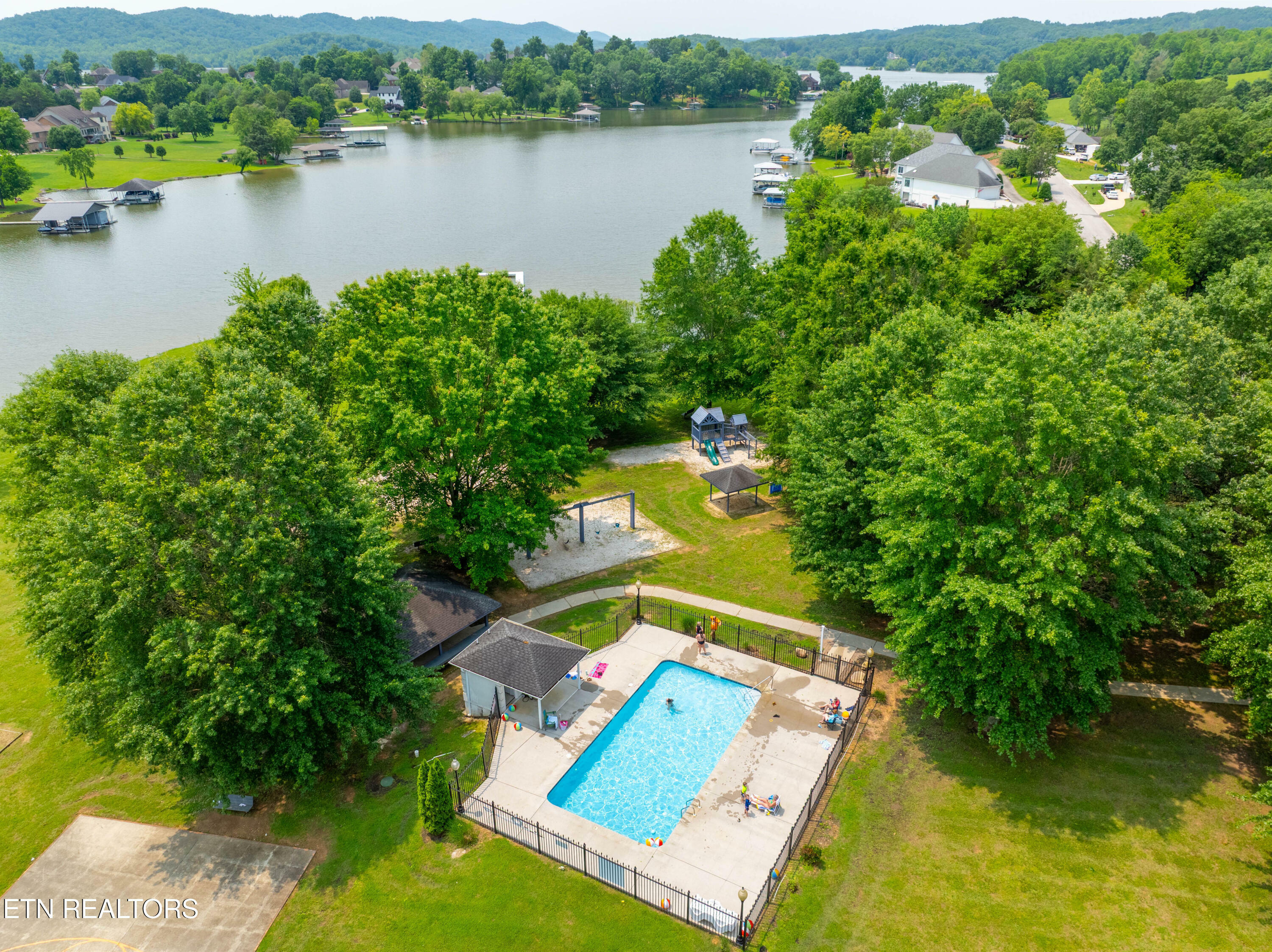Property Photo: 128 Harbour View Way TN 37763