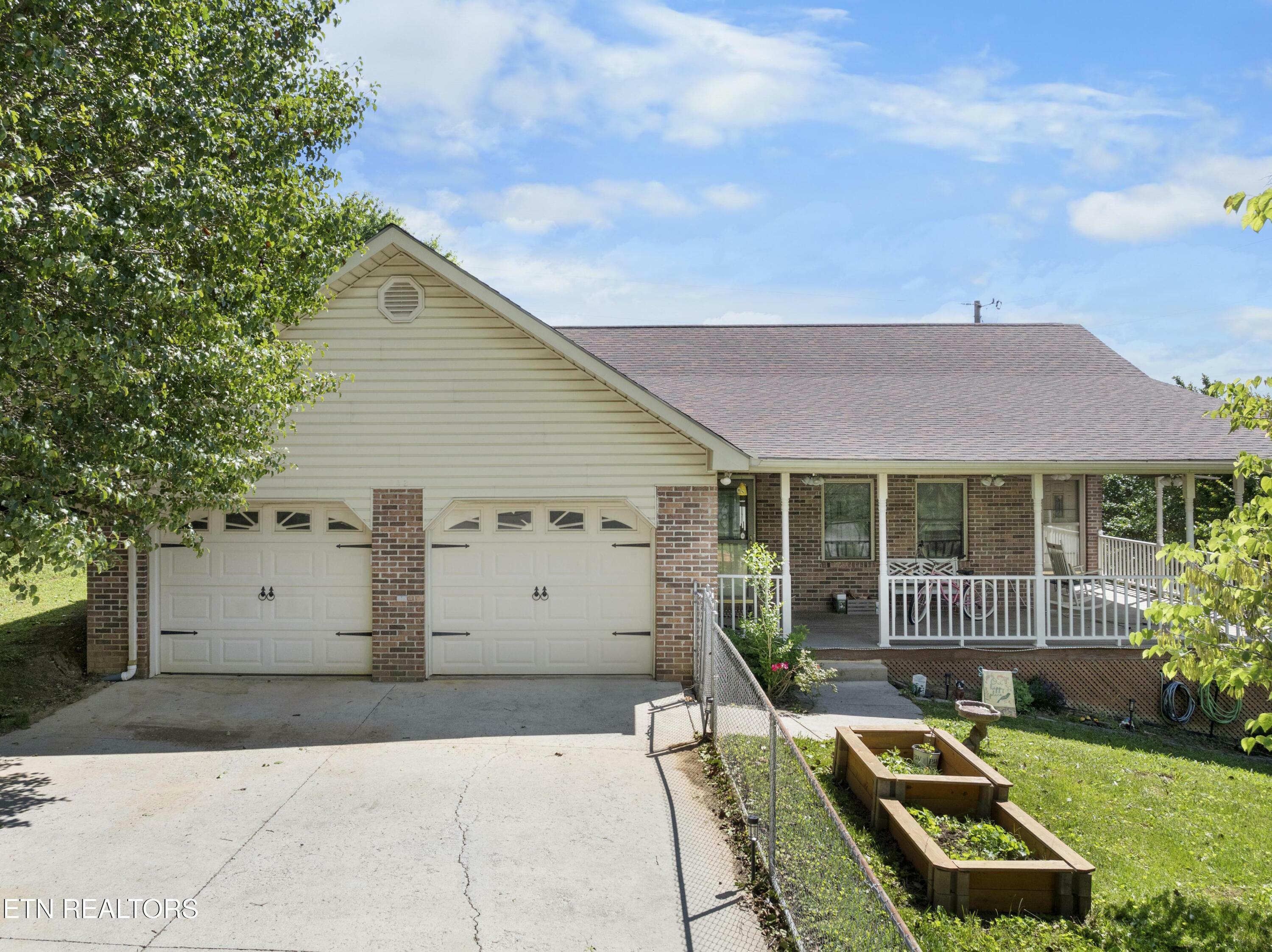 Property Photo: 182 Woodvine St TN 37757