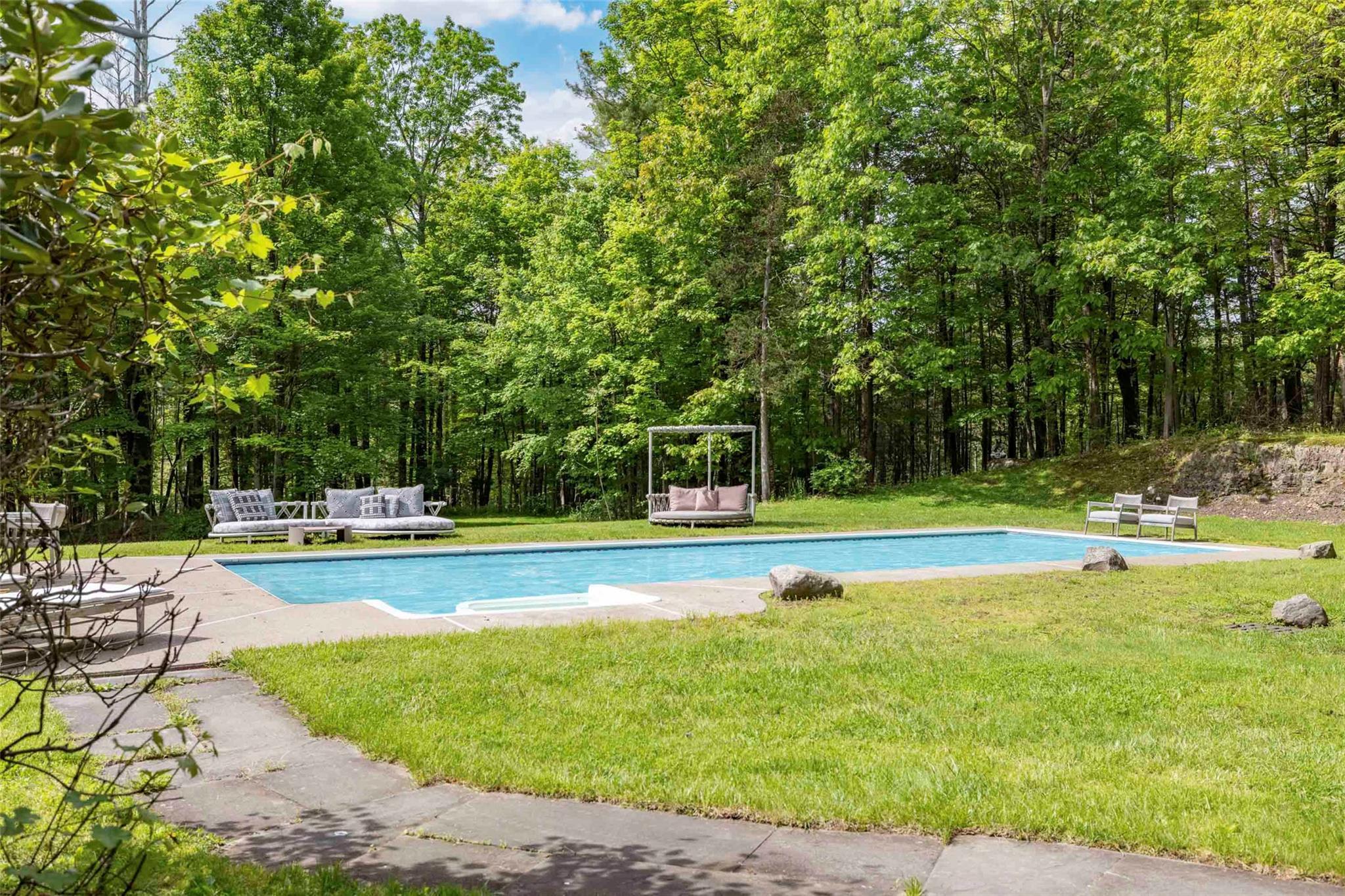 Property Photo:  