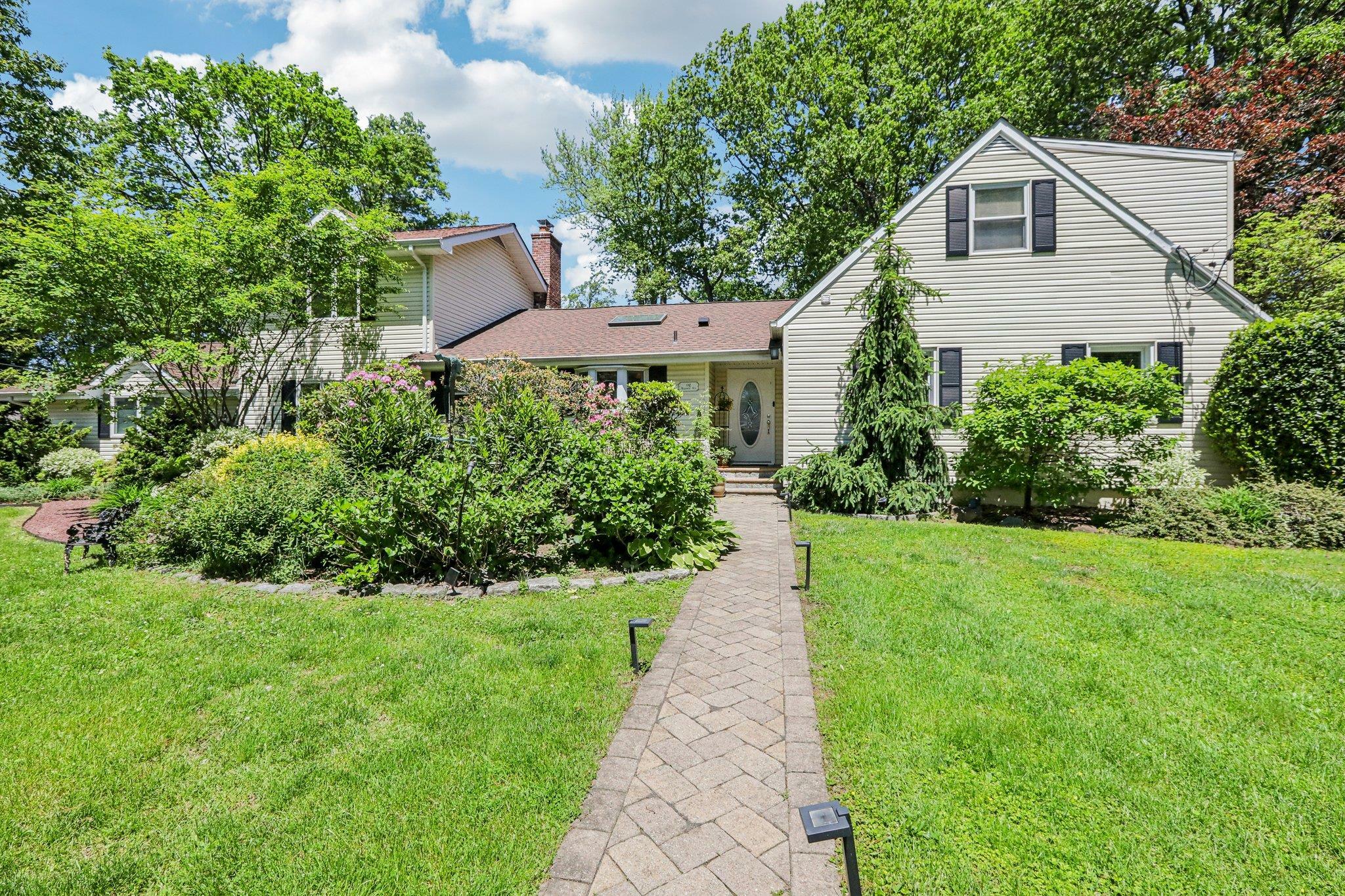 1 Meadowood Path  New Rochelle NY 10804 photo