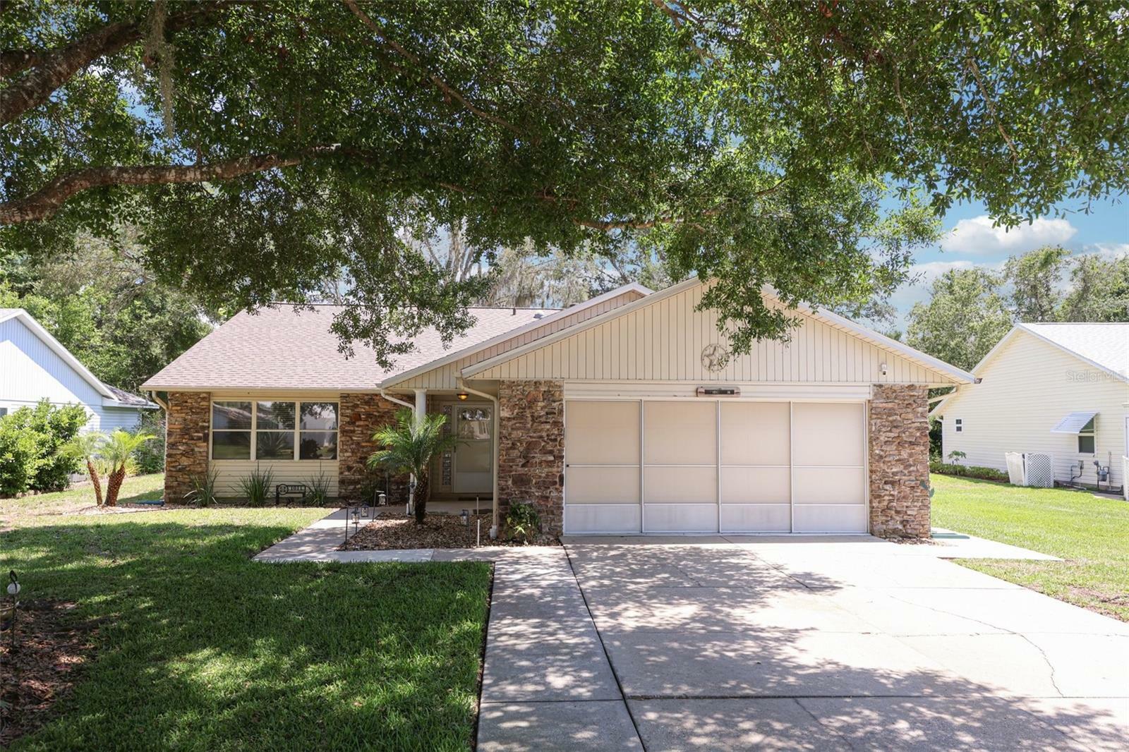 Property Photo: 1011 Dundee Circle FL 34788