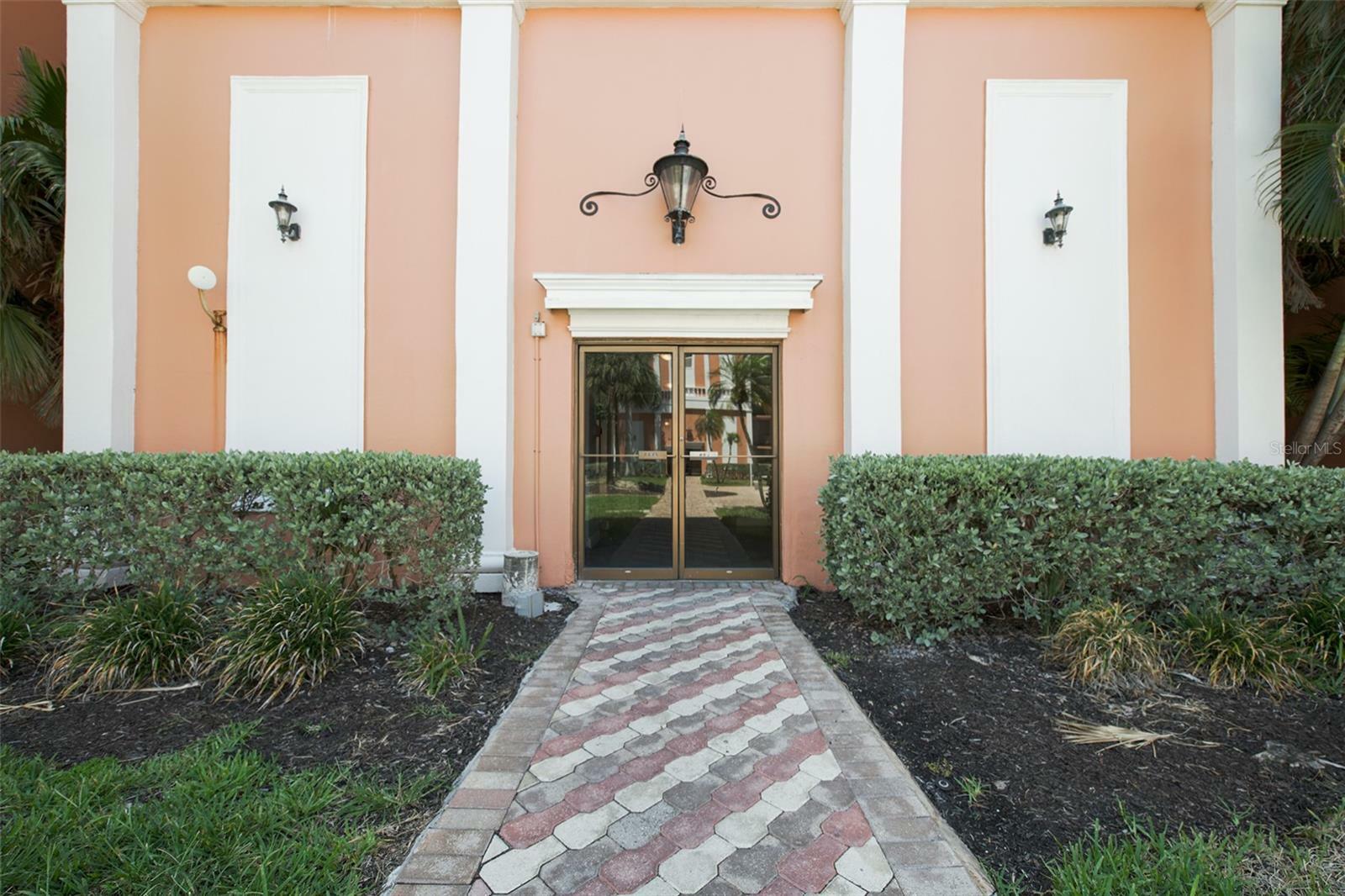 Property Photo:  6960 20th Avenue N 203B  FL 33710 