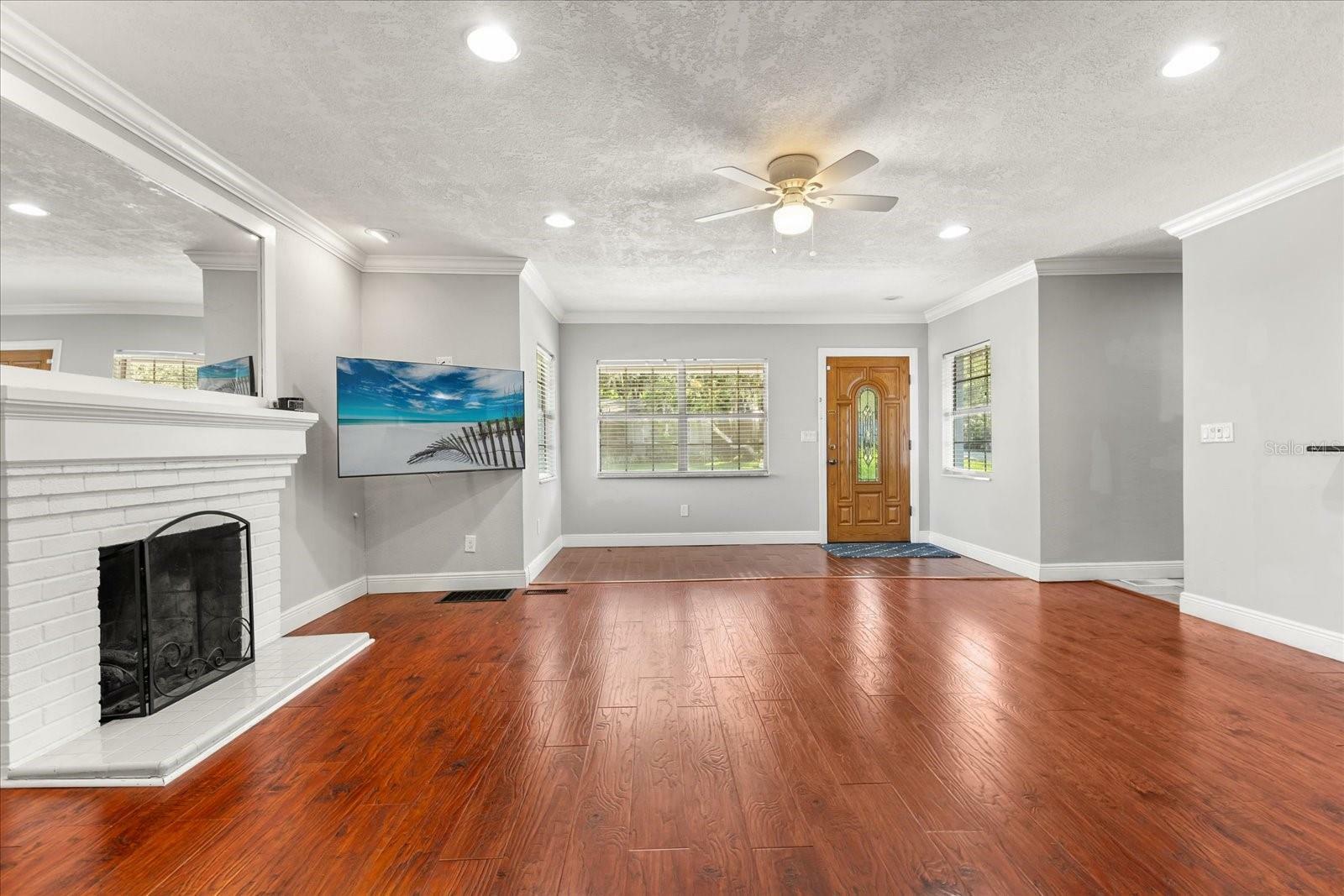 Property Photo: 465 W Lakeshore Drive FL 34711