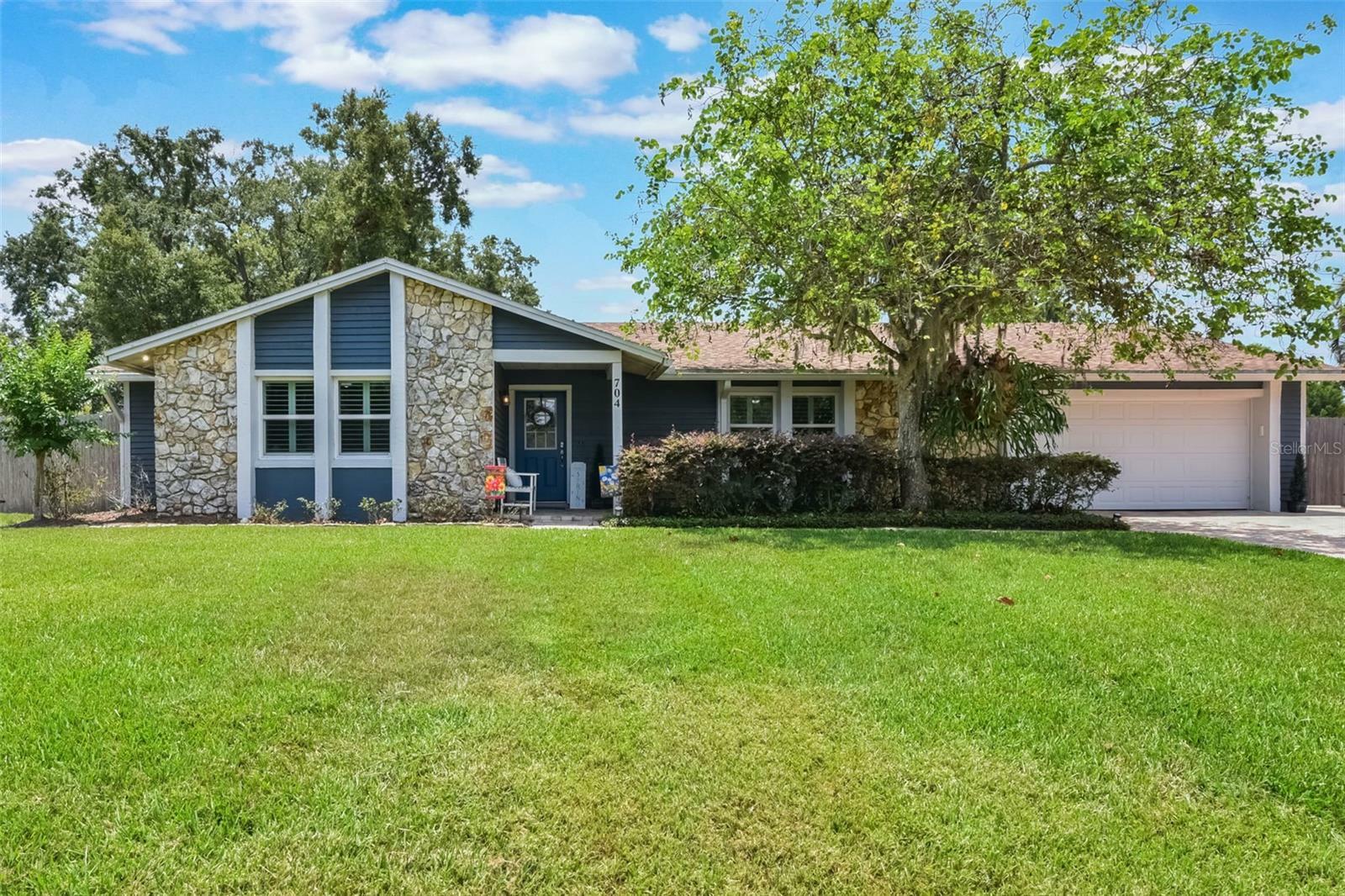 Property Photo: 704 Tangerine Court FL 34787