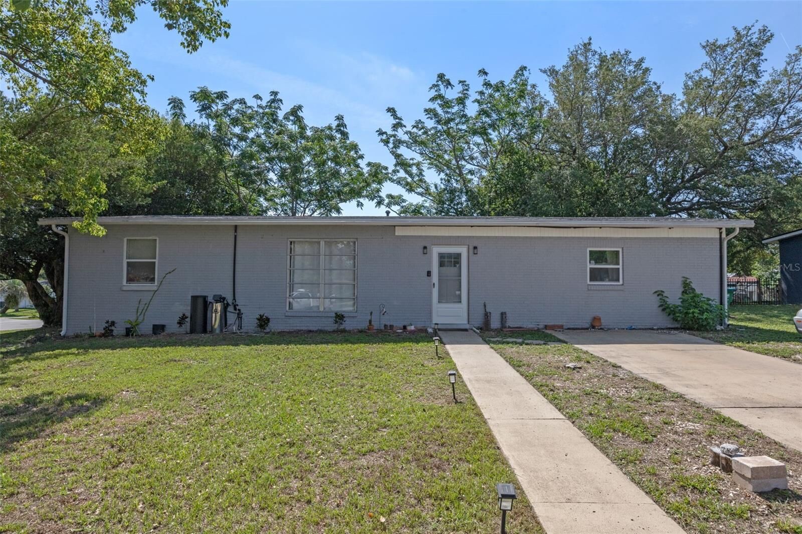 Property Photo:  985 N Village Drive  FL 32725 