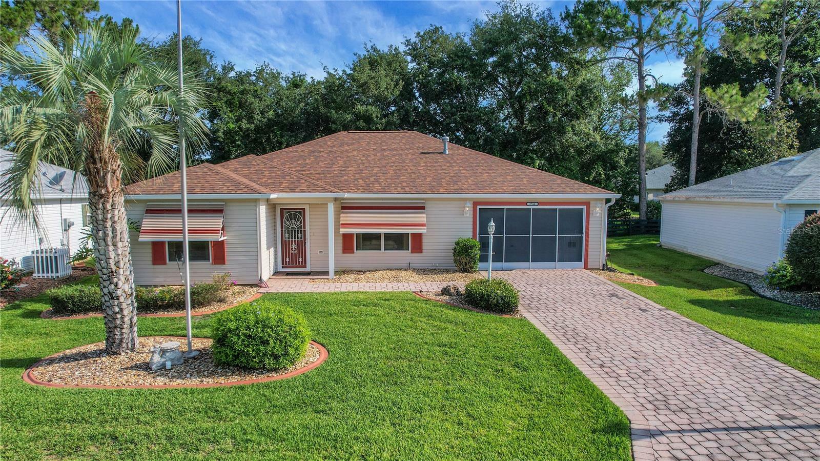 Property Photo: 2766 Privada Drive FL 32162