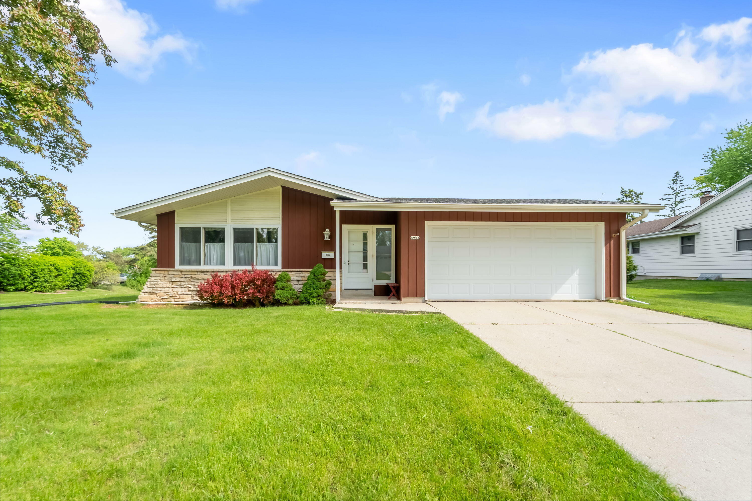 4998 Sterling Dr  Greendale WI 53129 photo