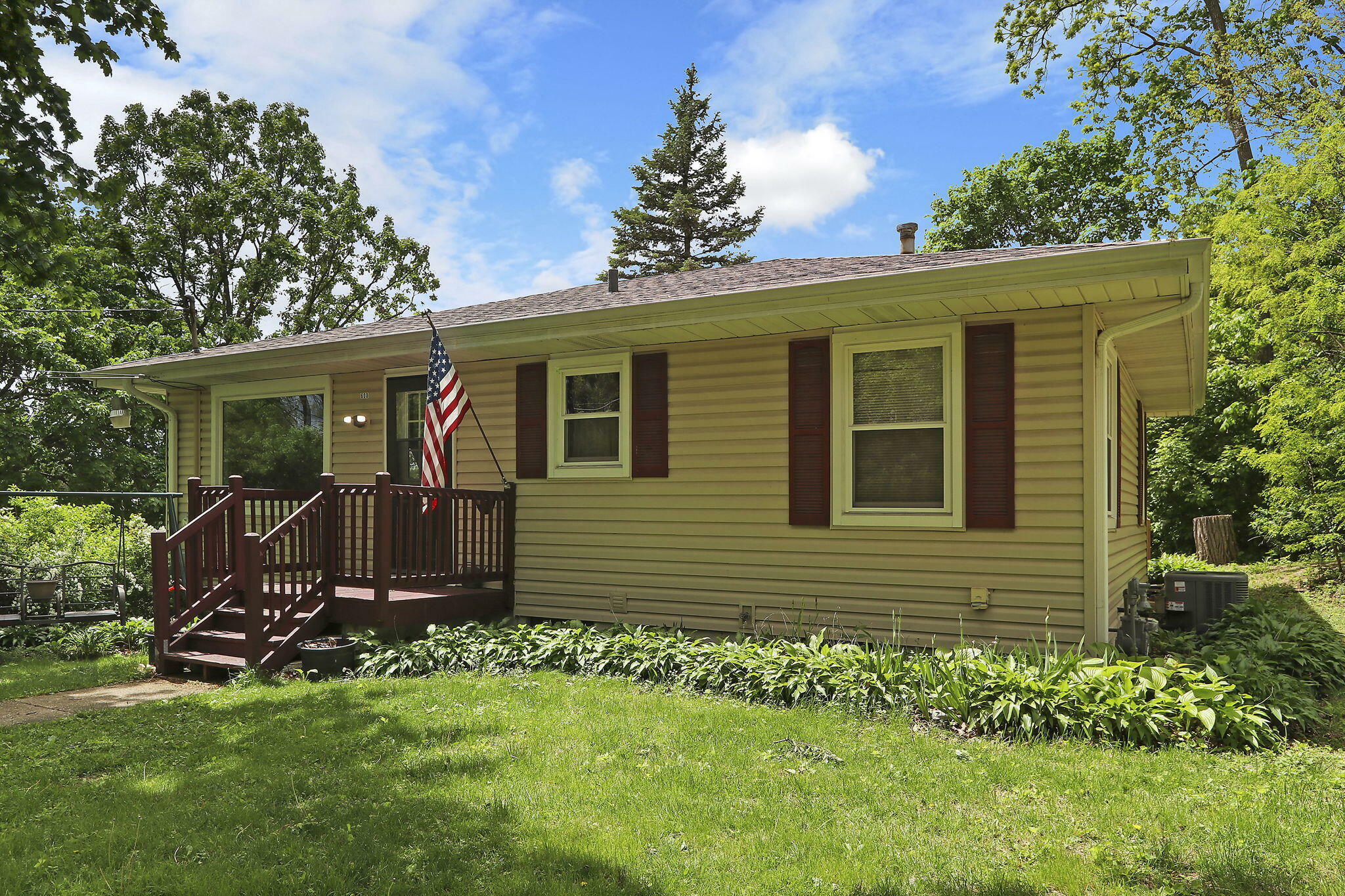 Property Photo:  600 Waverly St  WI 53147 
