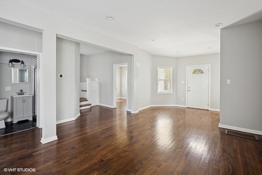 Property Photo: 628 S 15th Avenue IL 60153