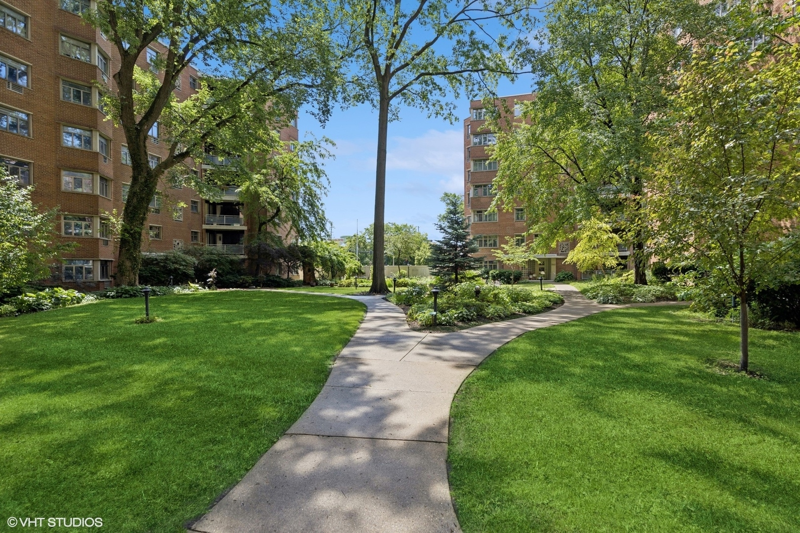 Property Photo: 1864 Sherman Avenue 3sw IL 60201