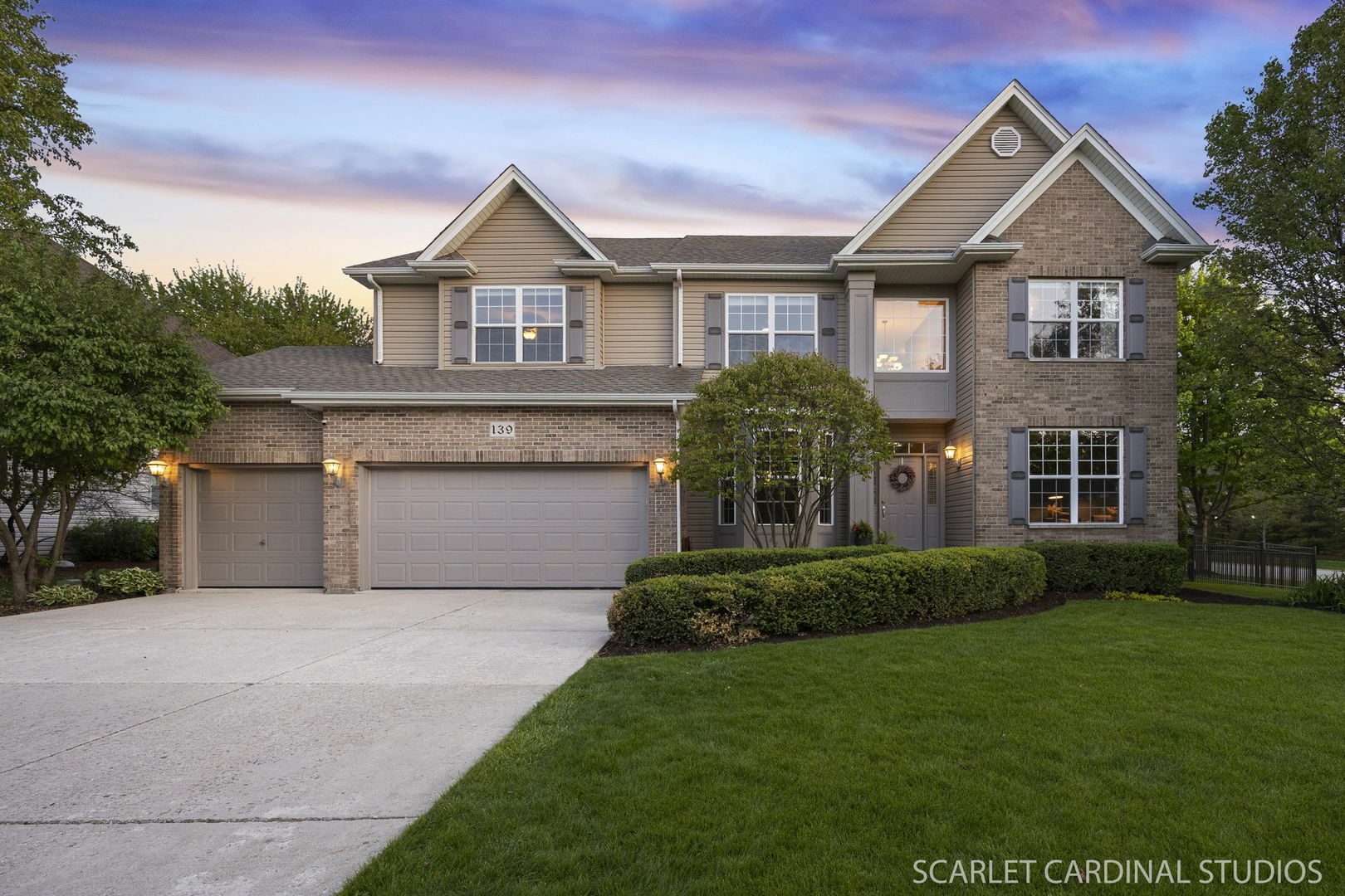 Property Photo:  139 Pineridge Drive S  IL 60543 