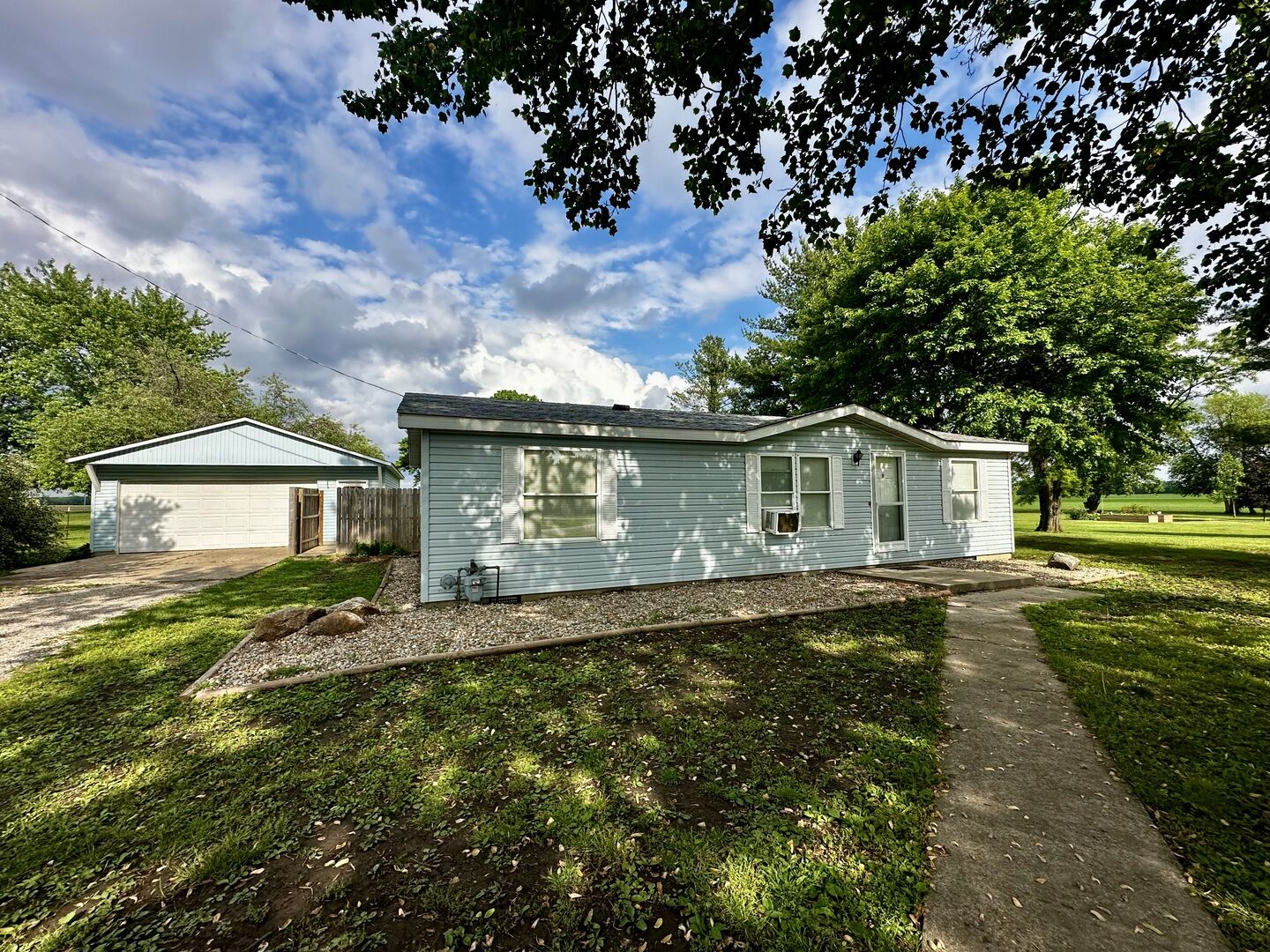 Property Photo:  1008 Bloomington Street  IL 61735 