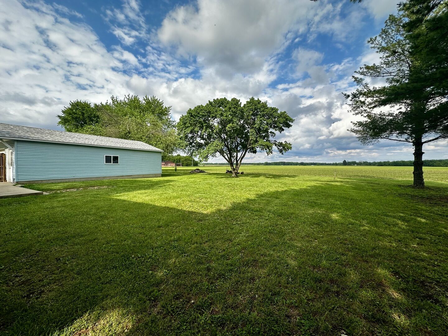Property Photo: 1008 Bloomington Street IL 61735