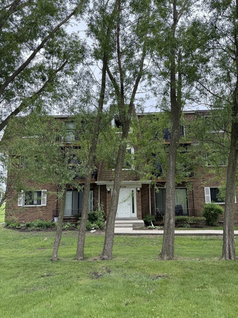 Property Photo:  4100 Cove Lane F  IL 60025 