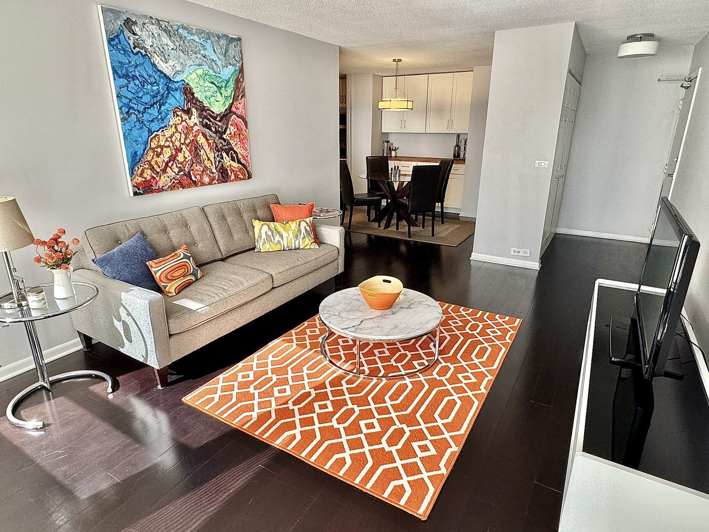 Property Photo: 2740 N Pine Grove Avenue 9B IL 60614