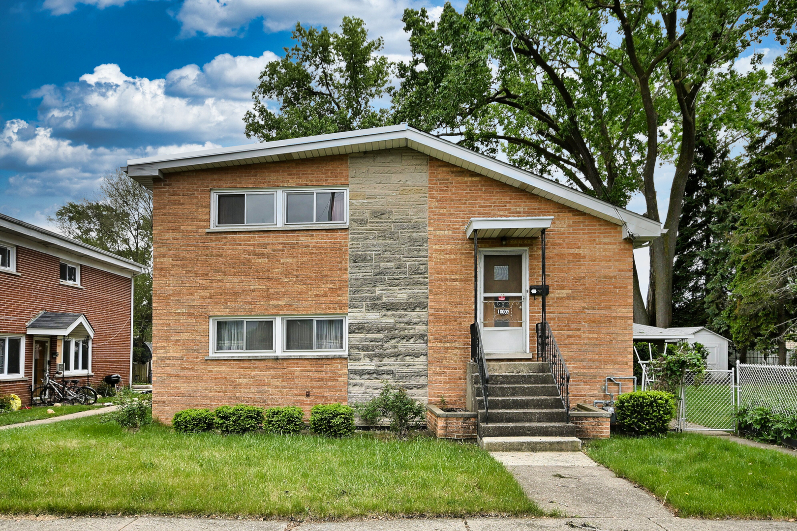 Property Photo: 10009 W Fullerton Avenue IL 60164