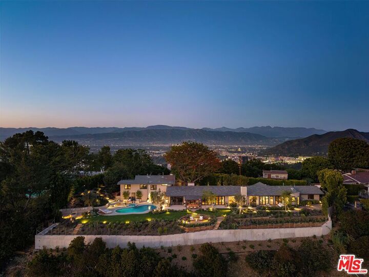 7840 Torreyson Drive  Los Angeles CA 90046 photo