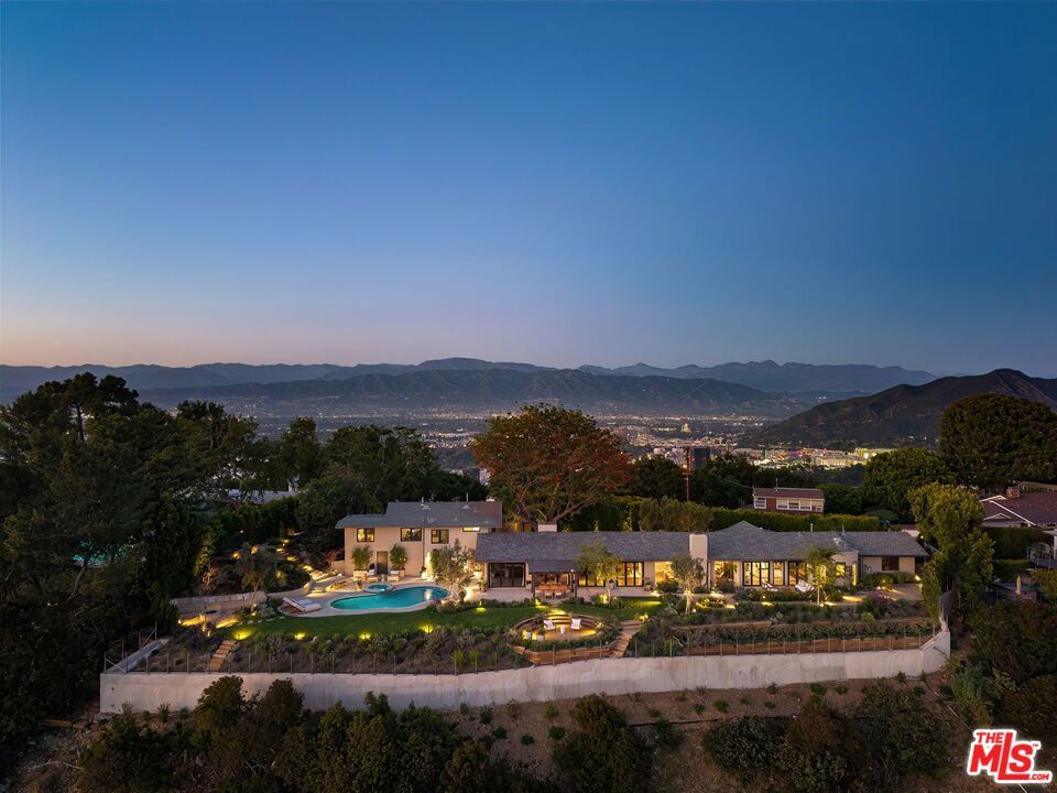 Property Photo:  7840 Torreyson Drive  CA 90046 