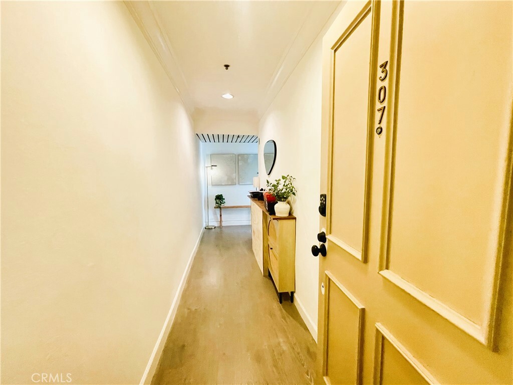 Property Photo:  10960 Ashton Avenue 307  CA 90024 