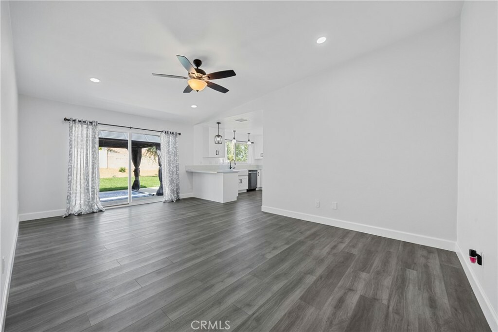 Property Photo:  114 Cascade Court  CA 92373 