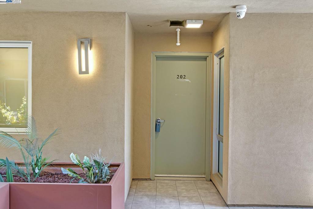 Property Photo:  520 El Camino Real 202  CA 94070 