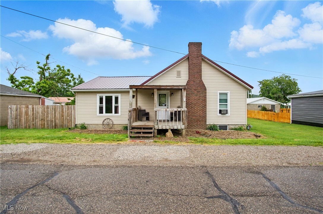 Property Photo: 618 Market Street OH 43771