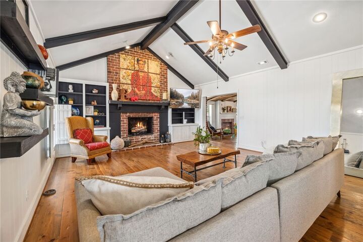 Property Photo:  2503 W Oak Street  AR 72758 