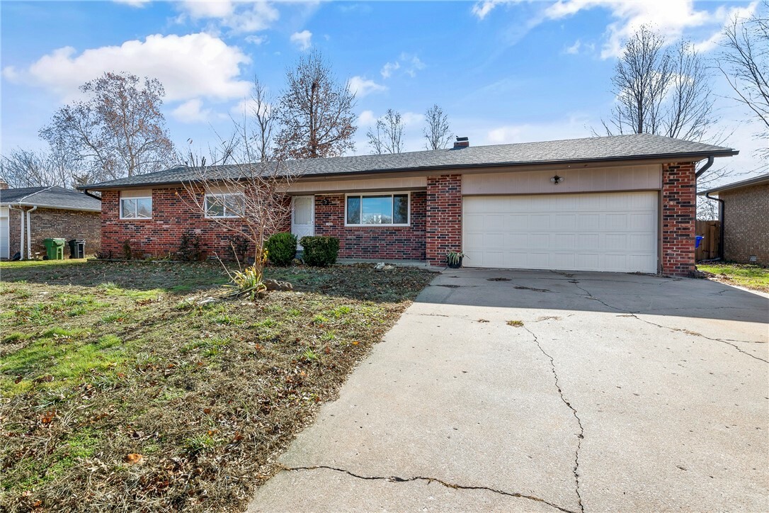 Property Photo:  1306 W Bonnie Lane  AR 72758 