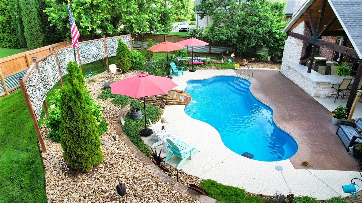 Property Photo: 2704 S 21st Street AR 72758
