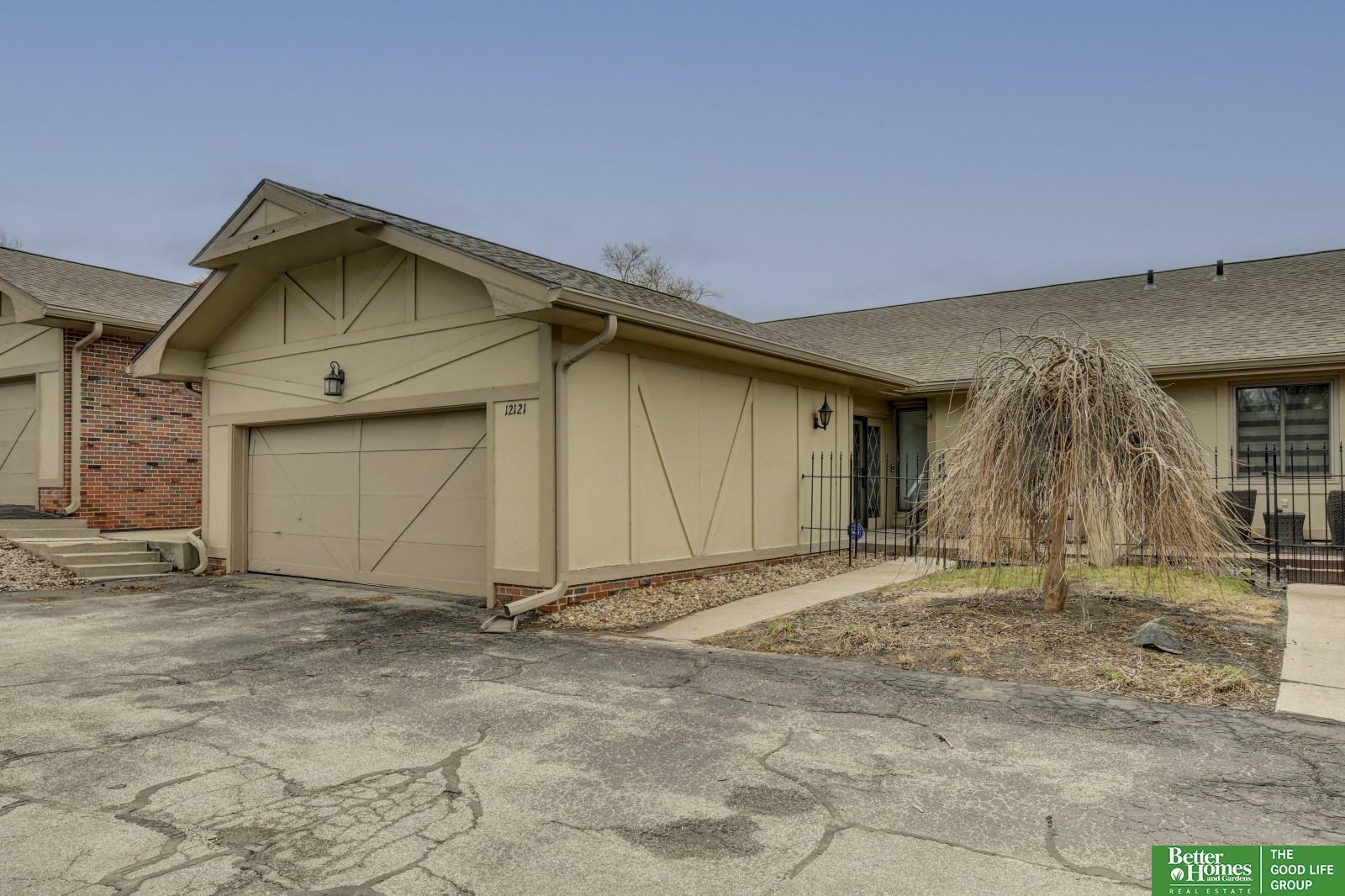 Property Photo: 12121 Y Plaza NE 68137