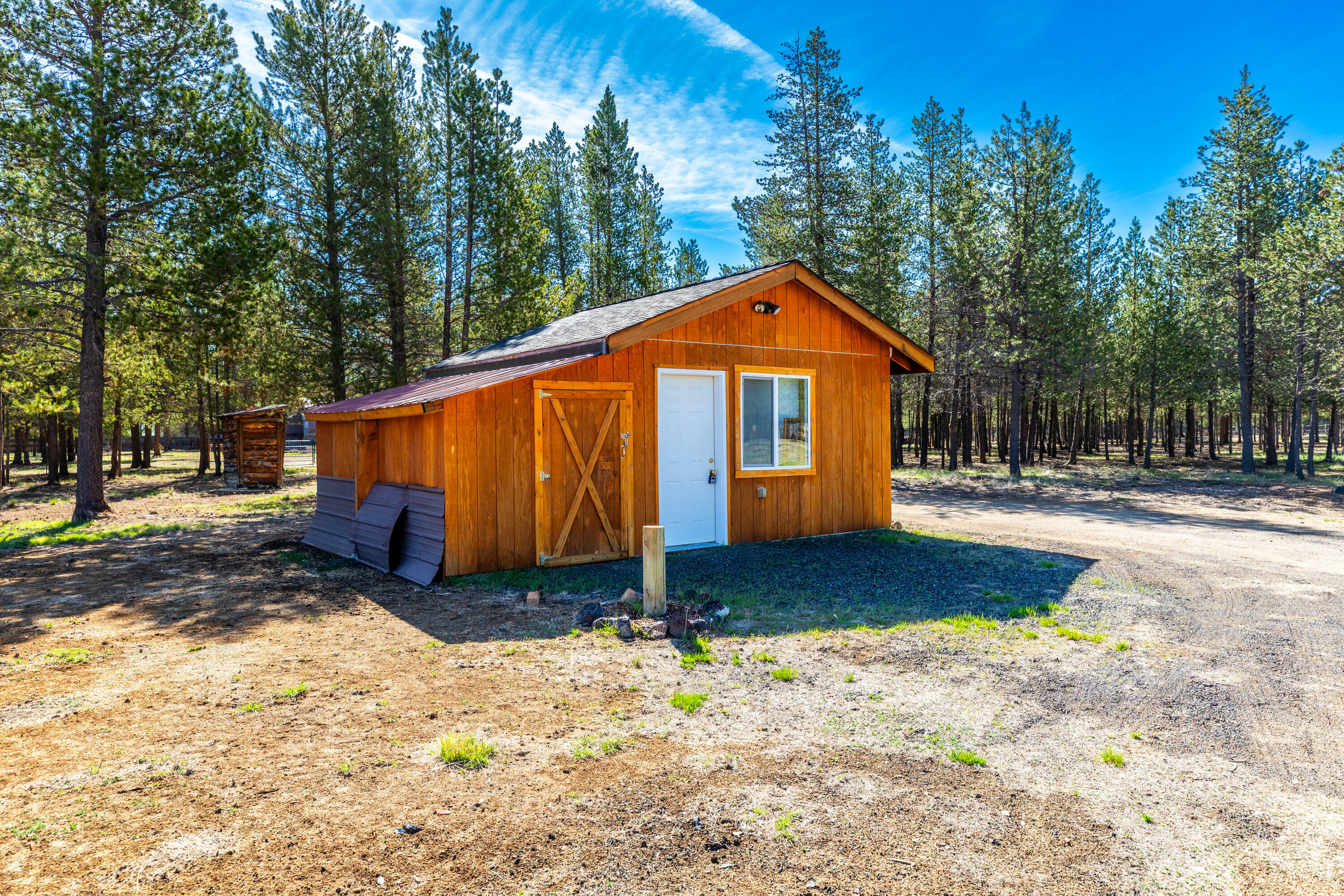 Property Photo: 8859 Split Rail Road OR 97739