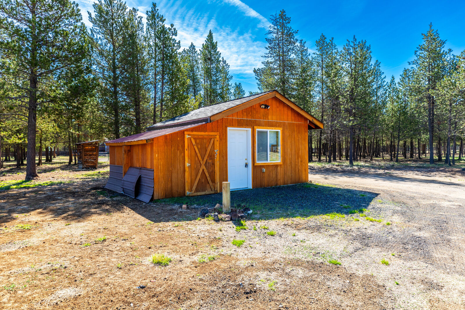 Property Photo: 8859 Split Rail Road OR 97739