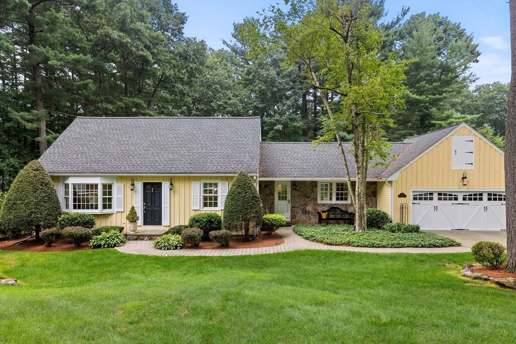 Property Photo: 10 Granada Way MA 01810