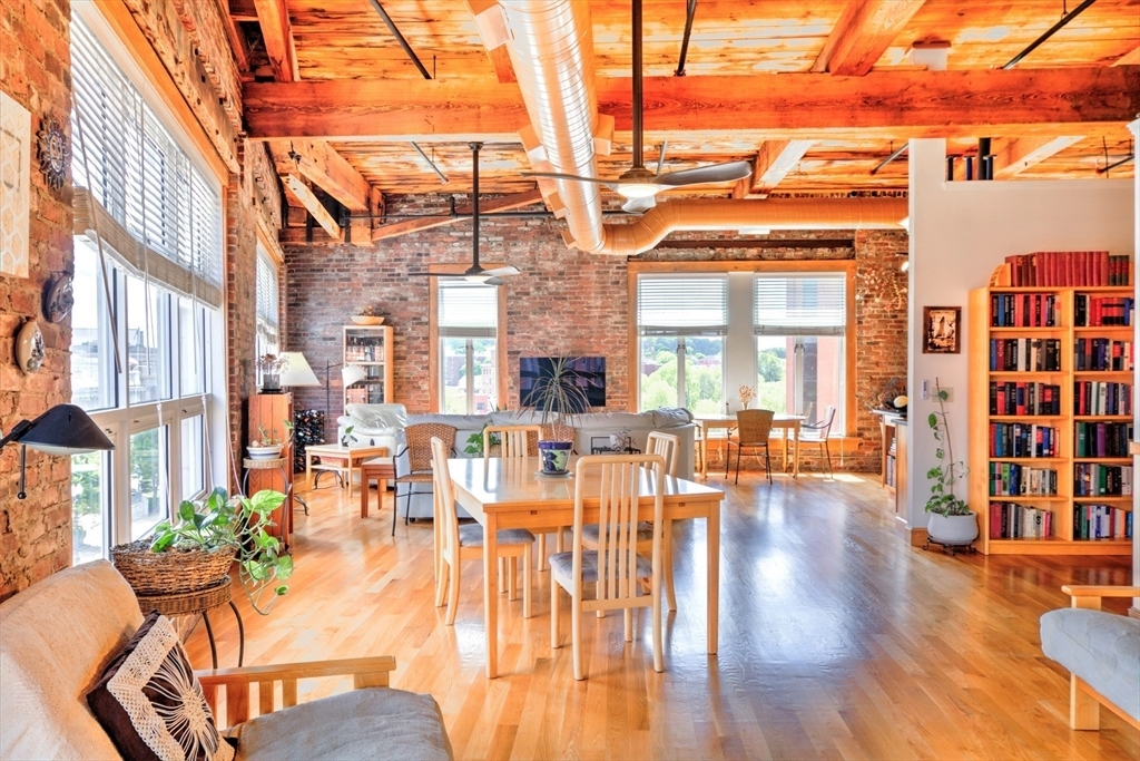 Property Photo: 15 Kearney Sq 401 MA 01852