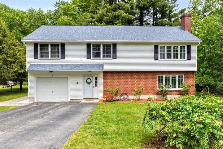 5 Prouty Rd  Burlington MA 01803 photo