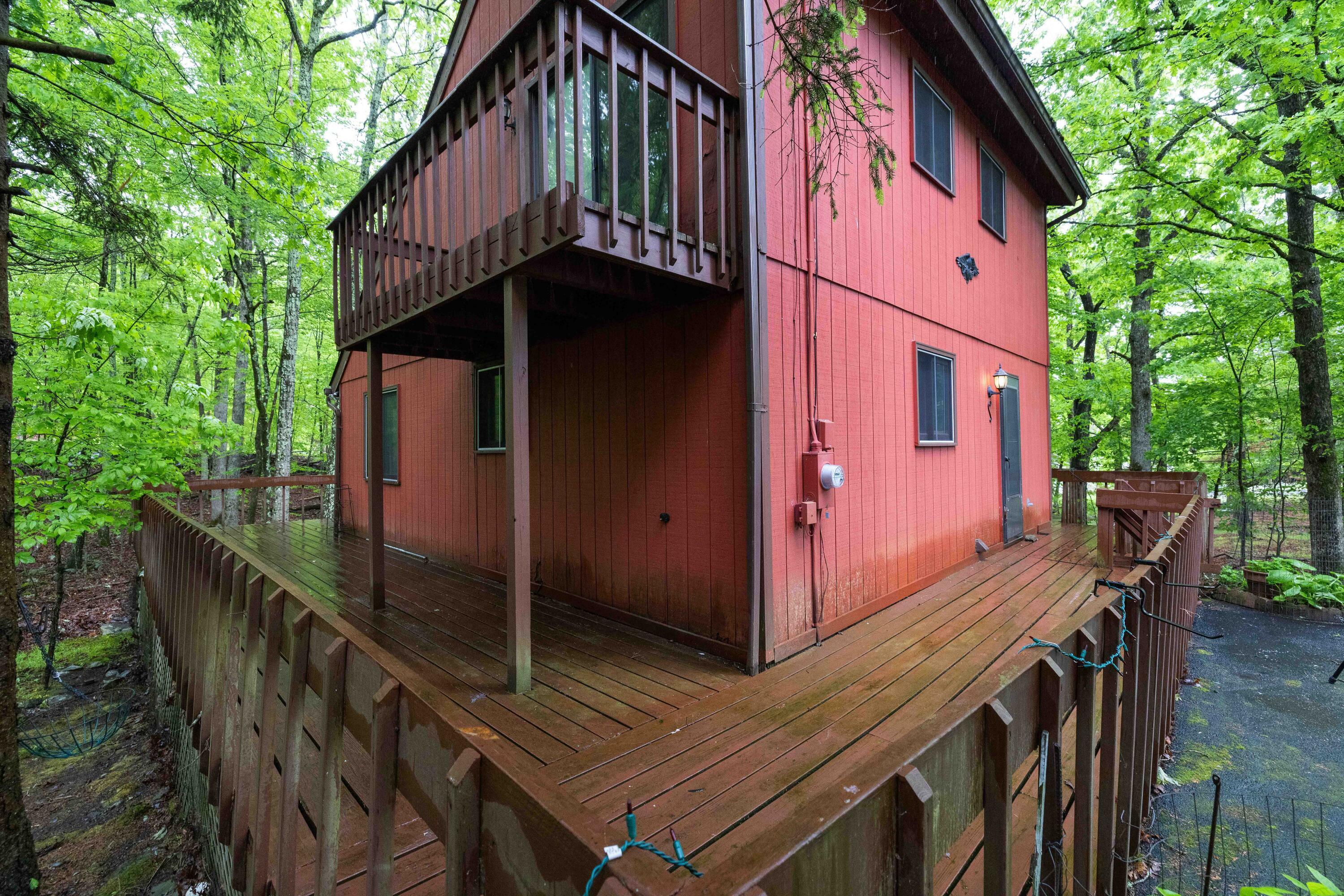 Property Photo: 1086 Hampstead Road PA 18324