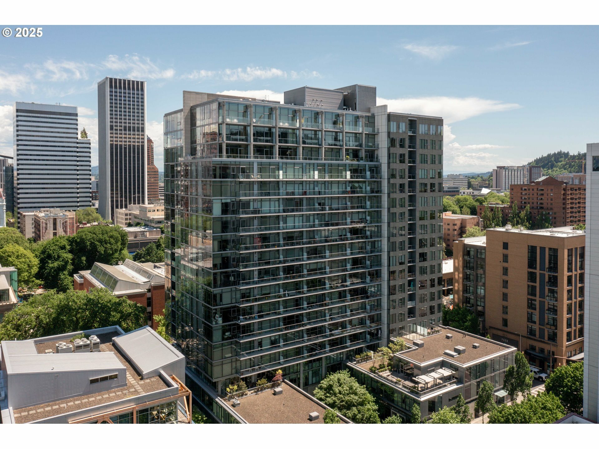 Property Photo: 1221 SW 10th Ave 410 OR 97205