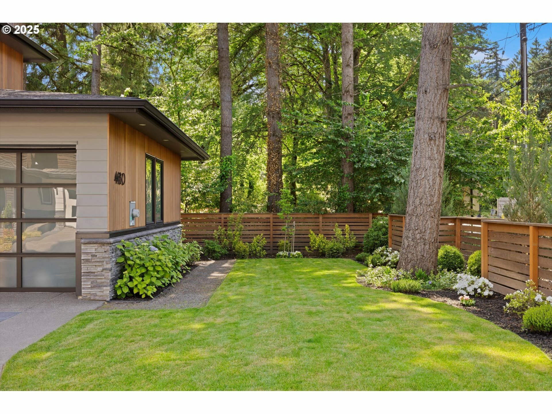 Property Photo: 4480 Upper Dr OR 97035