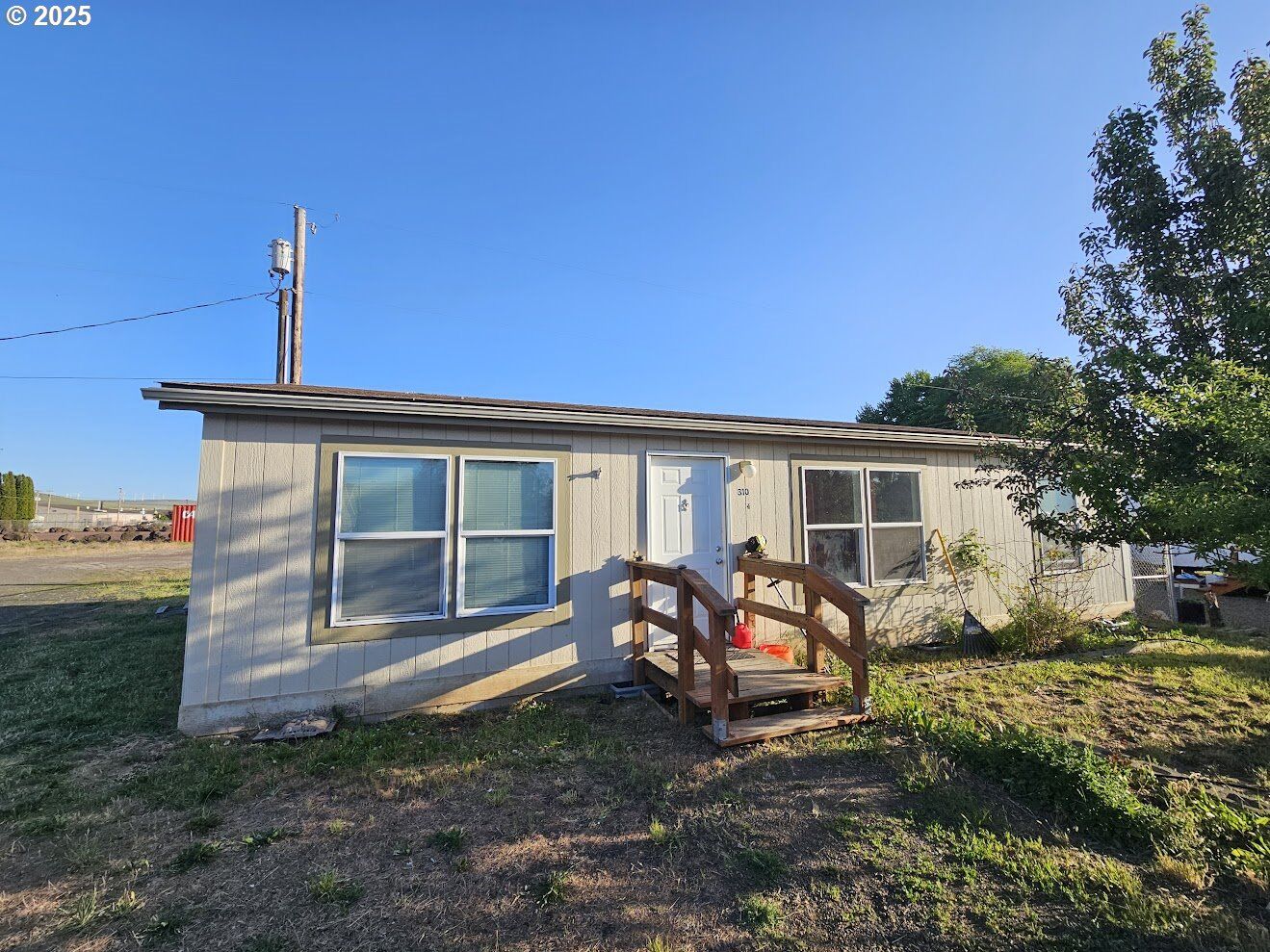 Property Photo:  310 E Collins St  WA 98620 