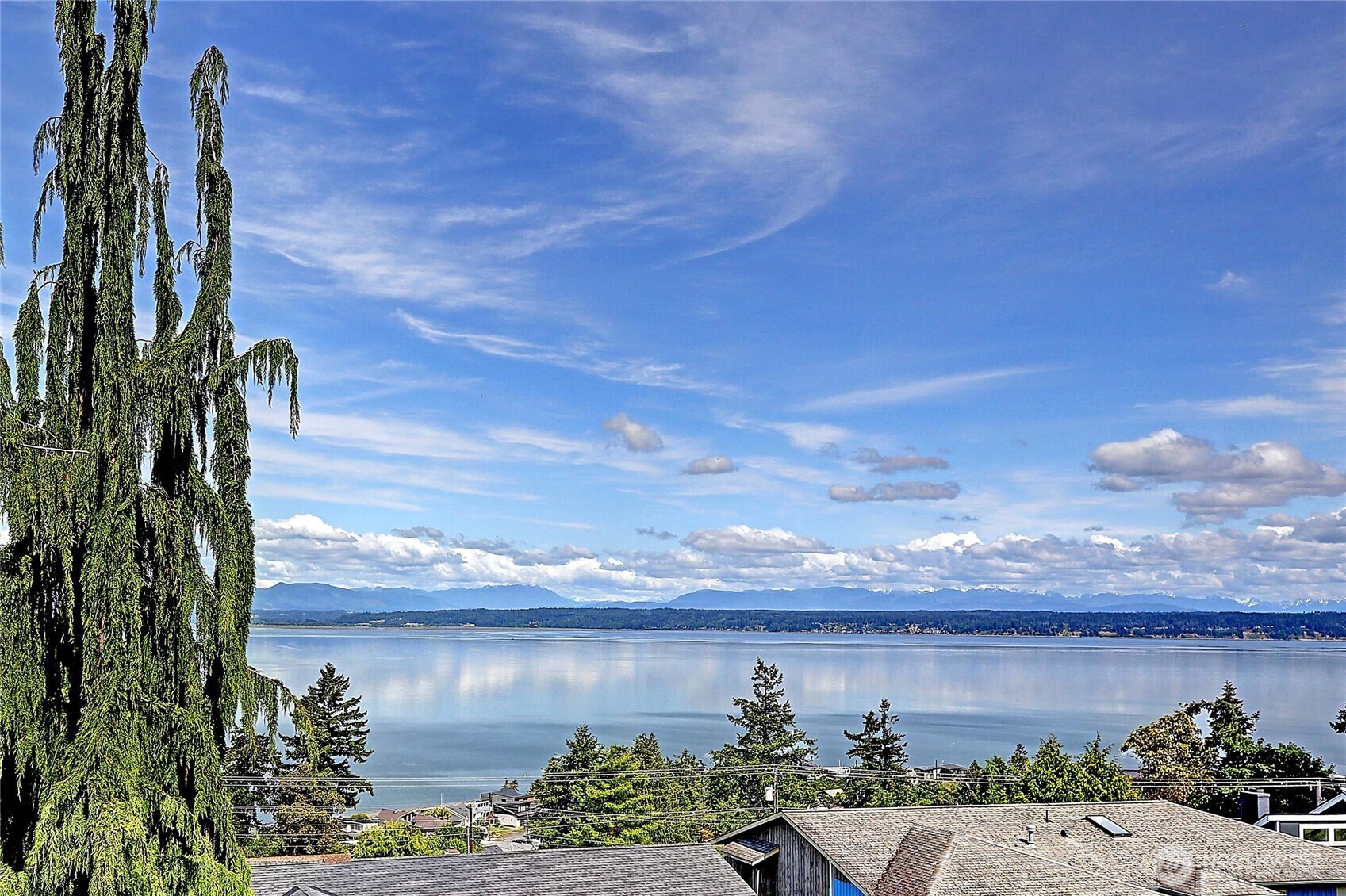 Property Photo: 1351 Crestview Drive WA 98282